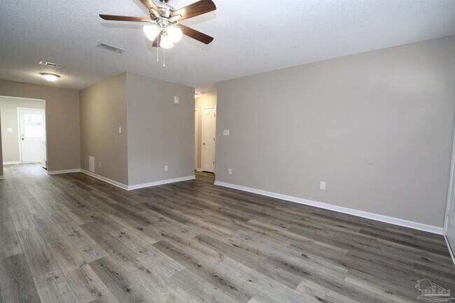 Photo - 6853 Roundup Ln