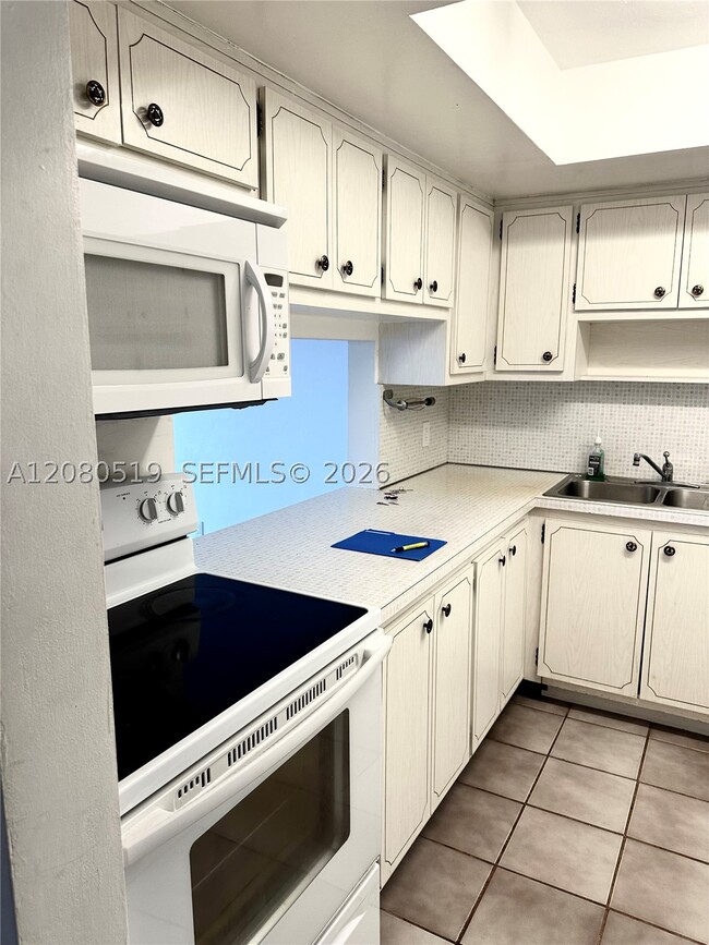 Photo - 1400 NE 169th St Unit 305