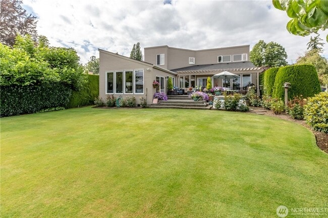 Building Photo - Beautiful Home located in the Heart of Lynden