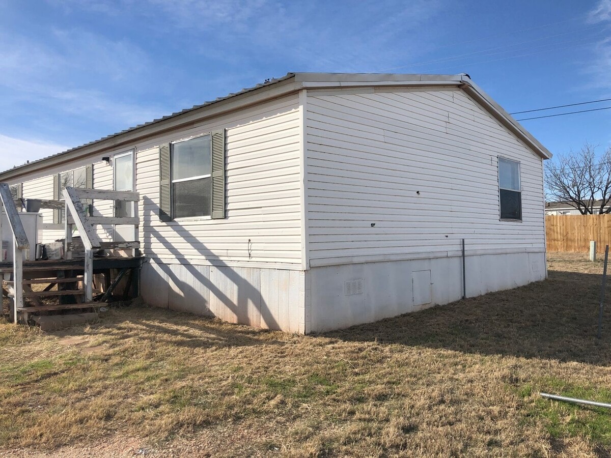 Photo - 3/2 MOBILE HOME! New interior paint; new vinyl flooring!