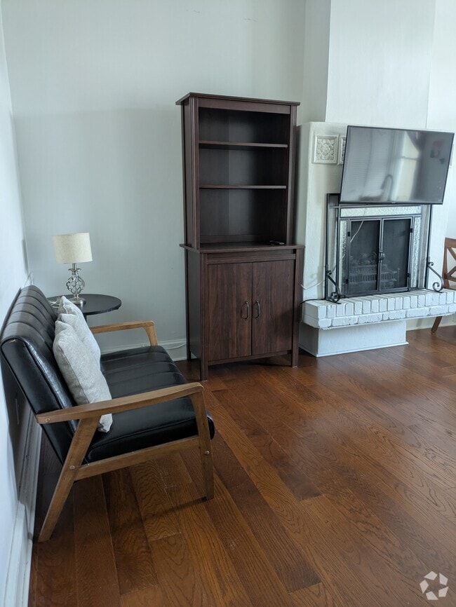 Building Photo - 409 Constitution Ave NE Rental