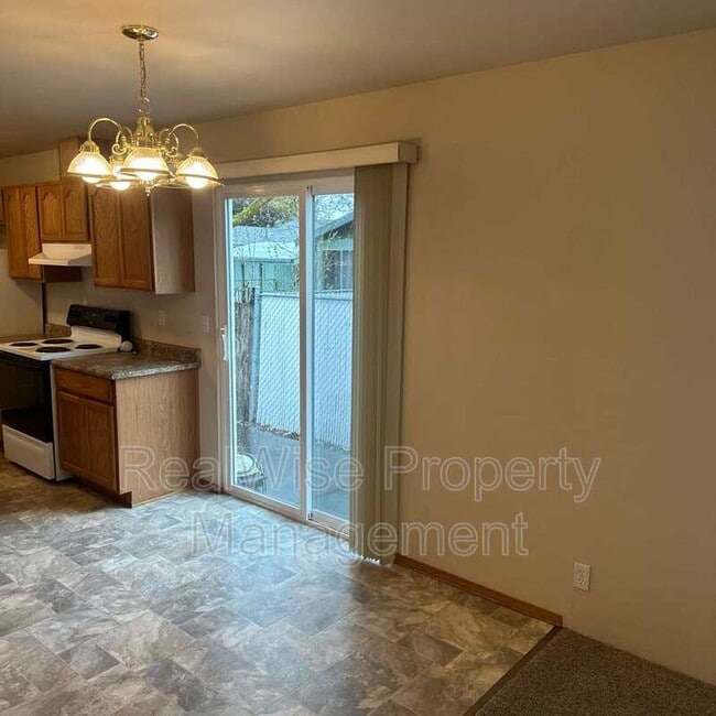 Photo - 228 SW Westholm Ave