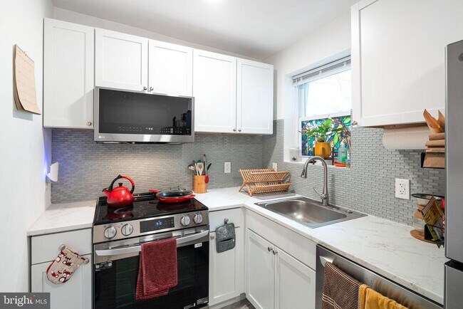 Photo - 1219 Montrose St