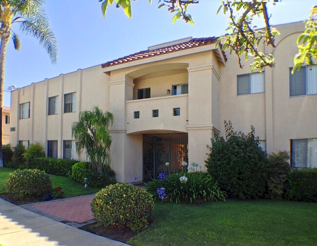 Building Photo - Valli Hacienda Rental