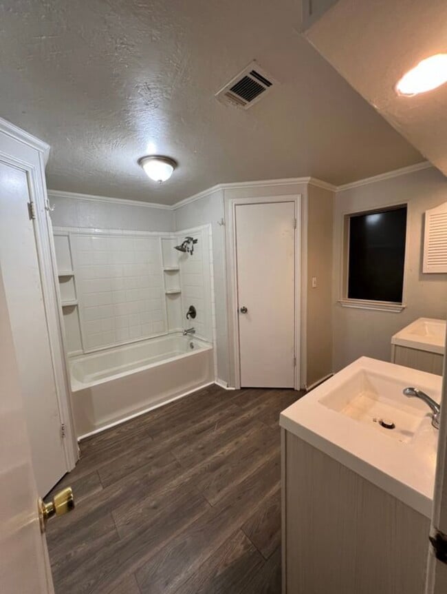 12232 Woodland Hills Dr