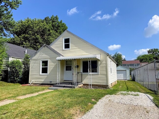 Building Photo - Three bedroom one bathroom single family home for rent