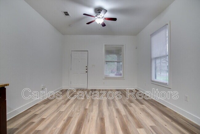 Photo - 5513 Victor St