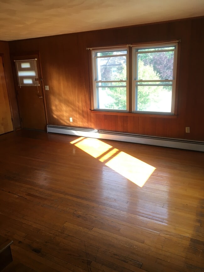 Building Photo - 403 Marlington St