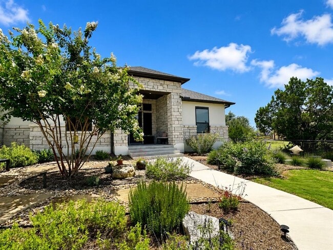 Building Photo - 365 Warbler Dr