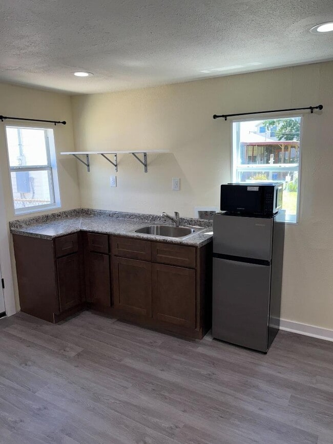 Photo - 3944 Clermont Dr Unit B