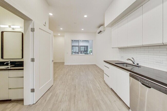 Photo - 411 29th St Unit 107