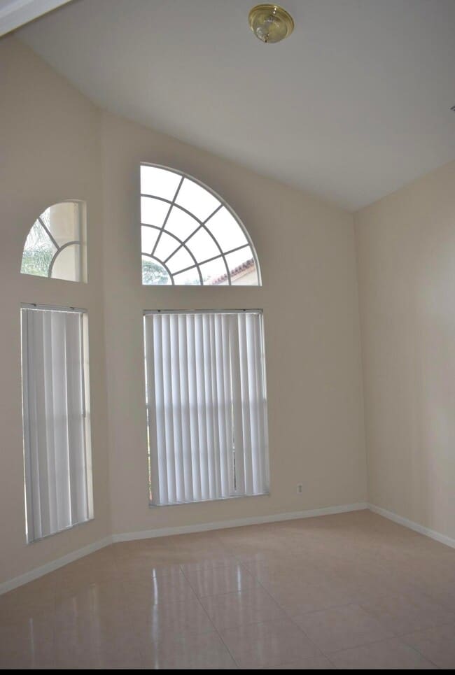 Photo - 1913 SE Airoso Blvd House