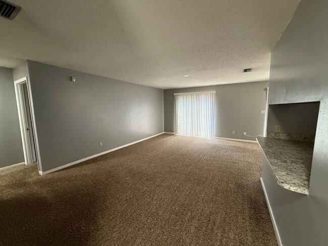 Photo - Duplex w/ FENCED YARD off Dellwood! Unidad A