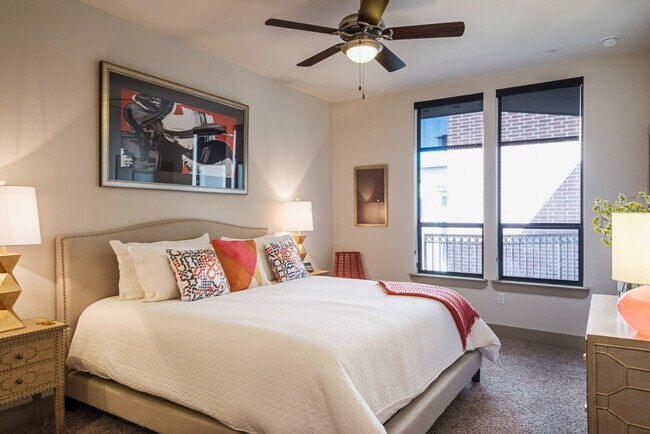 Photo - Only $1,314 - MIDTOWN Downtown!! Unit 38M2