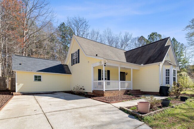 Photo - **Beautiful 4/2.5 Franklinton Home with Fenced In Yard**