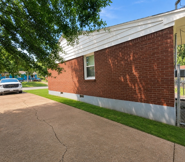 2136 Pamela Dr