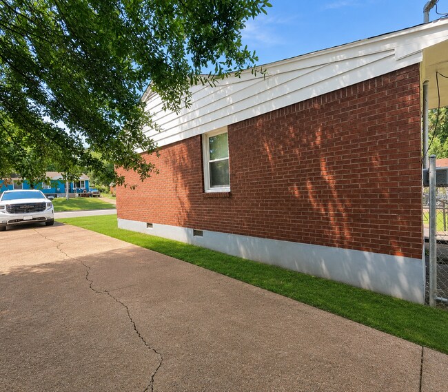 Photo - 2136 Pamela Dr