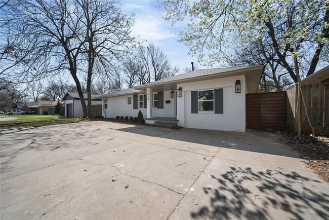 Photo - 1034 W Boyd St