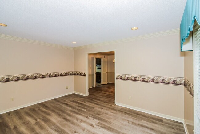 Photo - 3467 Josee Ln