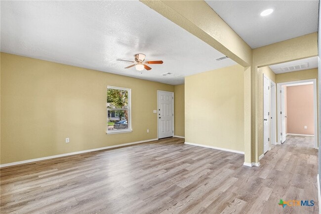 Photo - 906 Attas Ave