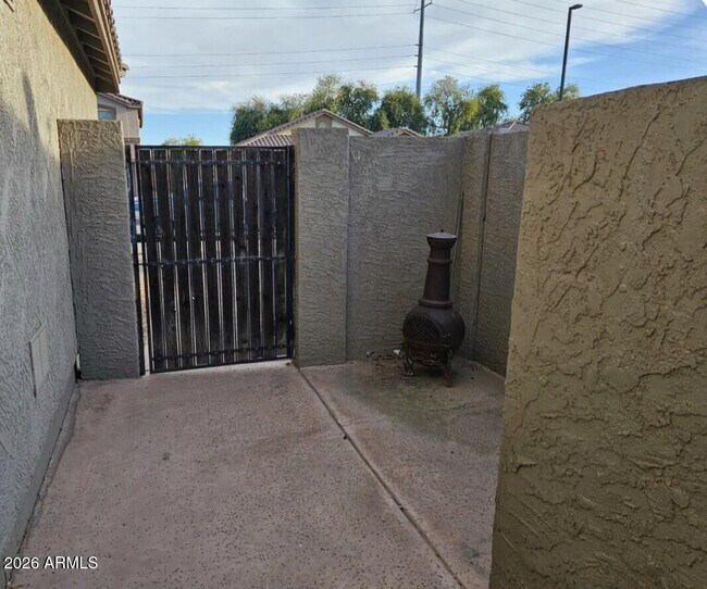 3582 E Santa Fe Ln