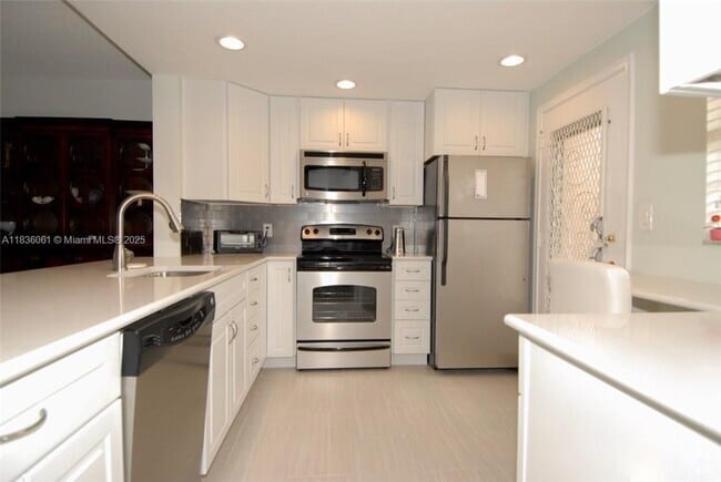 Building Photo - 300 NE 12th Ave Unit 207 Rental