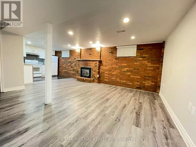 Photo - 11 Queensbury Dr