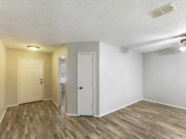 Photo - 8212 Canoe Ridge Ln