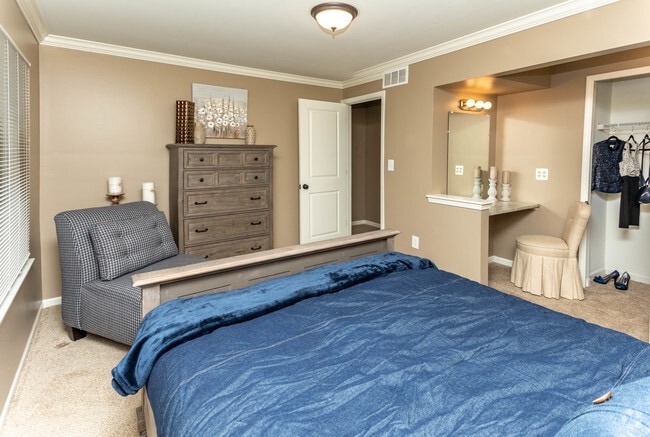 1BR, 1BA - 820 SF Updated