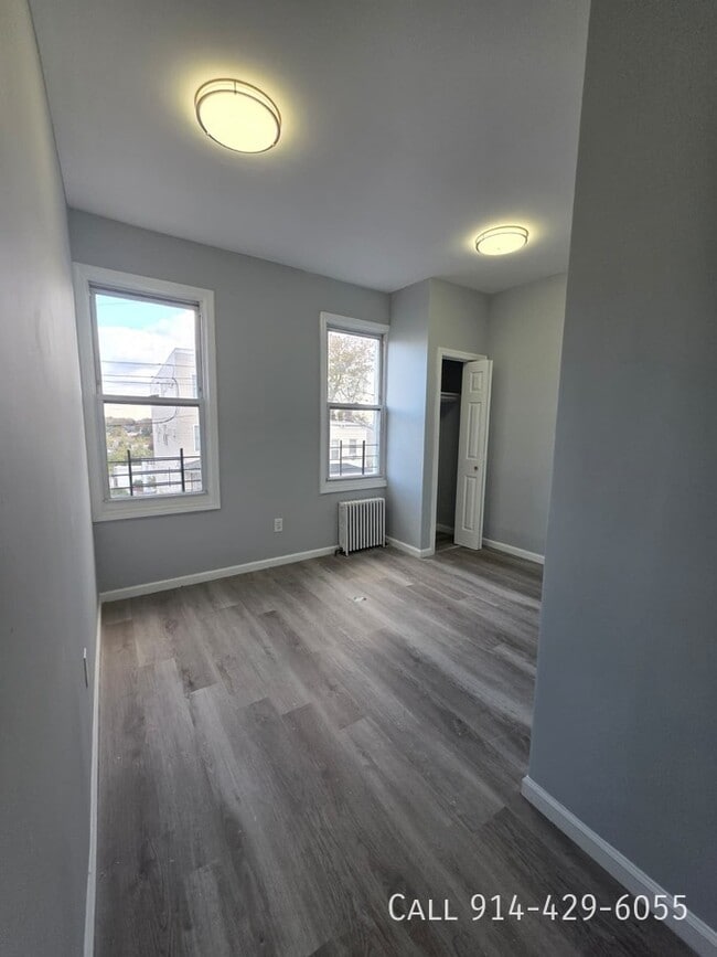 Building Photo - 157 Voss Ave