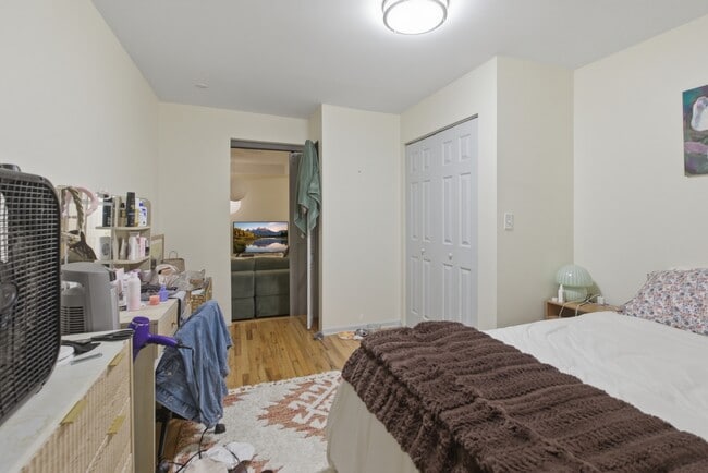 Photo - 2240 W Palmer St Unit 1r