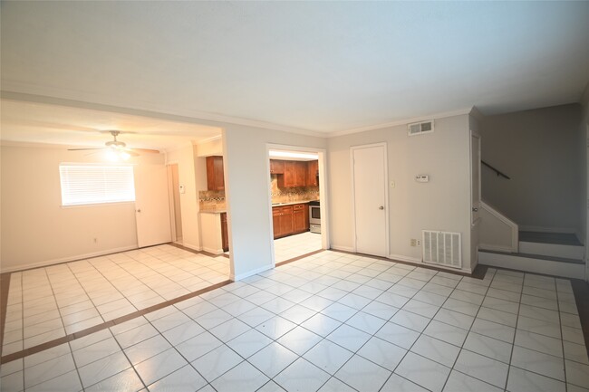 Photo - 8340 La Roche Ln