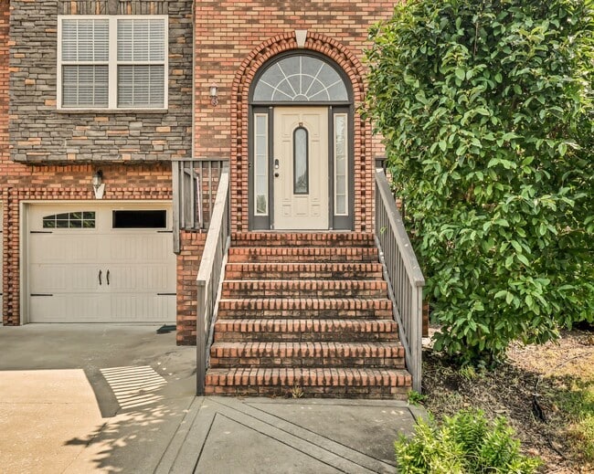 Photo - 1712 Apache Way