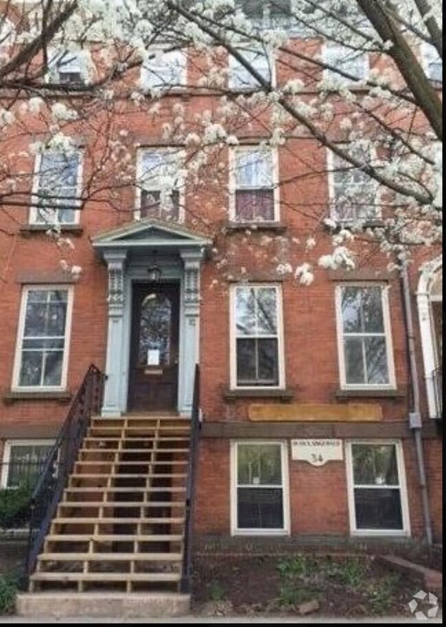 Building Photo - 34 Trumbull St Unit 1 Rental