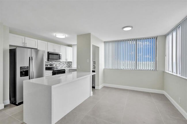 Building Photo - 4222 Inverrary Blvd Unit 4810