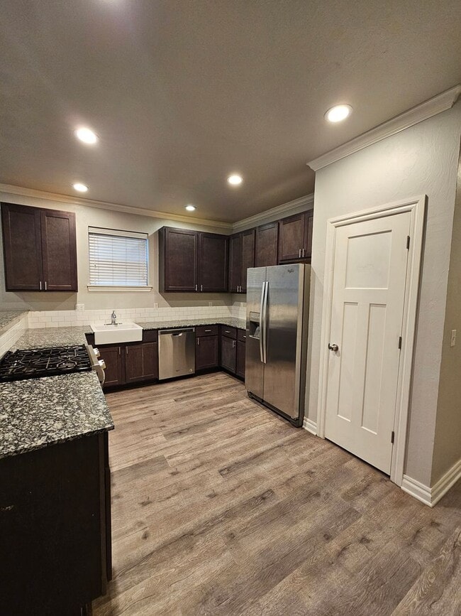 Photo - 106 Castro St