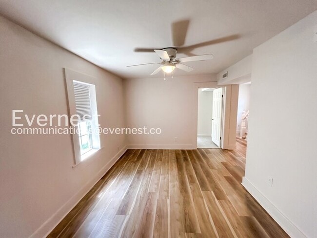 Photo - 3 Bed/1 Bath Home with Fenced Yard / Pet-Friendly / Available Soon!