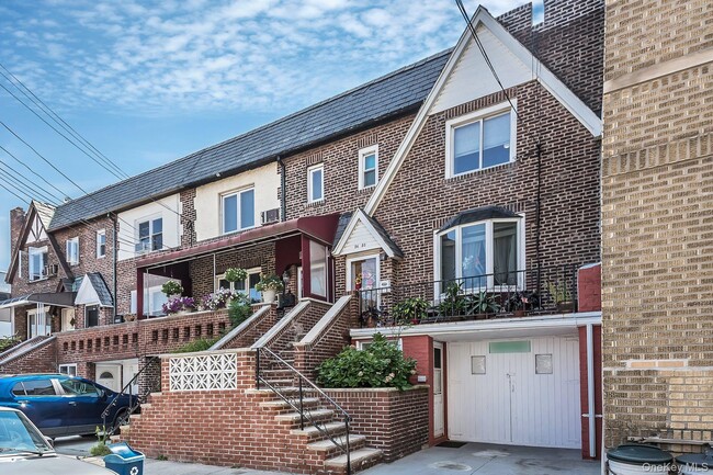 Building Photo - 24-53-53 32nd St Rental
