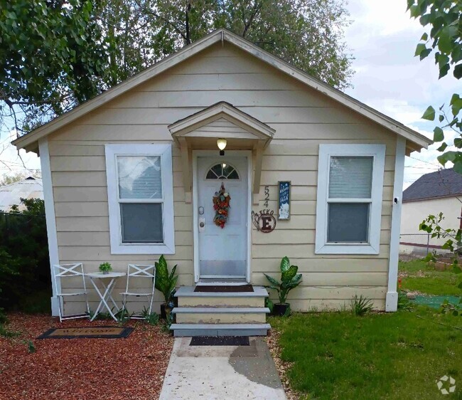 Building Photo - 524 Elm St Rental