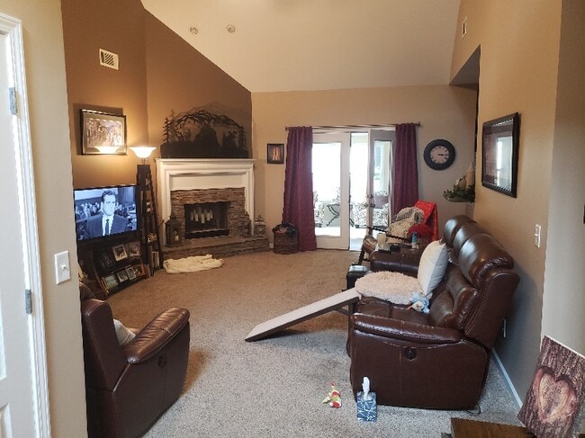 Spacious Living Room - 961 Wisteria View Ct