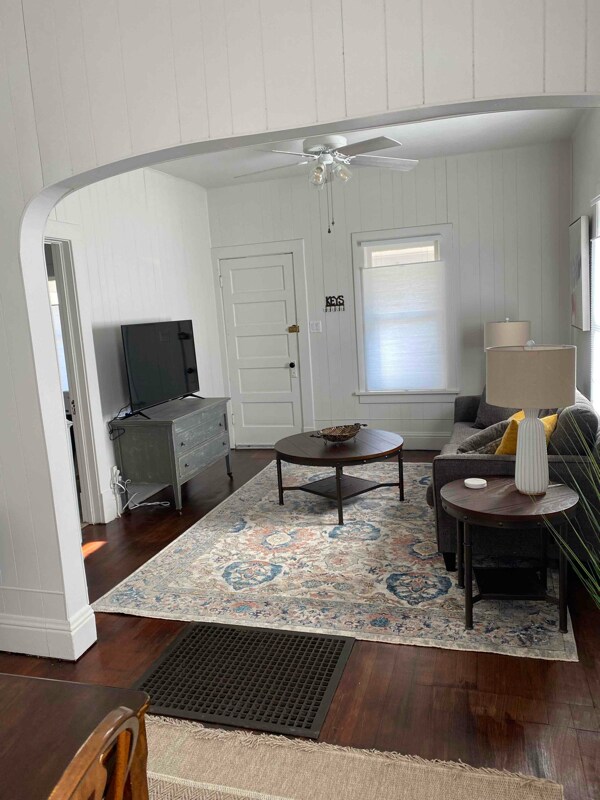 Photo - 667 Kansas Ave NE