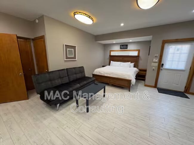 Photo - 335 N Peachtree Ave Unit commercial