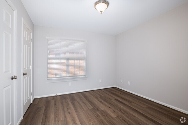 2BR 2BA, 1040SF, Classic - Bedroom