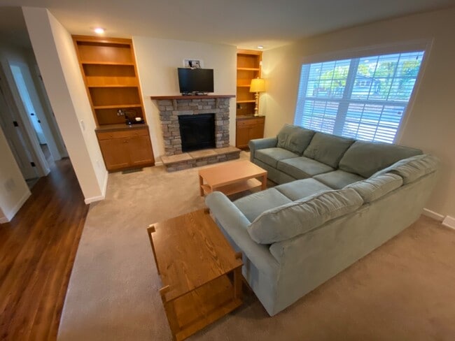 Photo - 2094 Fieldcrest Dr Unit House