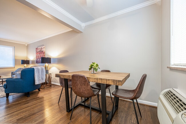 Mildon-eat in kitchen furnished