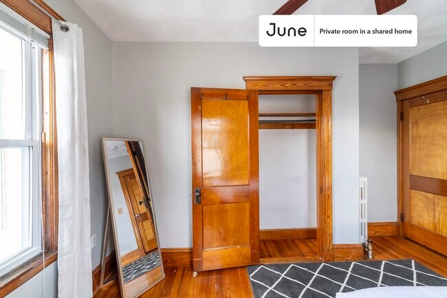 Room in Shared 5 bed/2 bath home in Medford