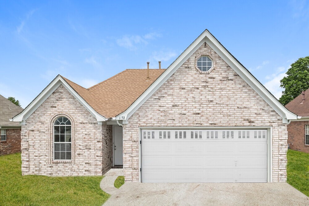 Photo - 1332 Custer Dr E