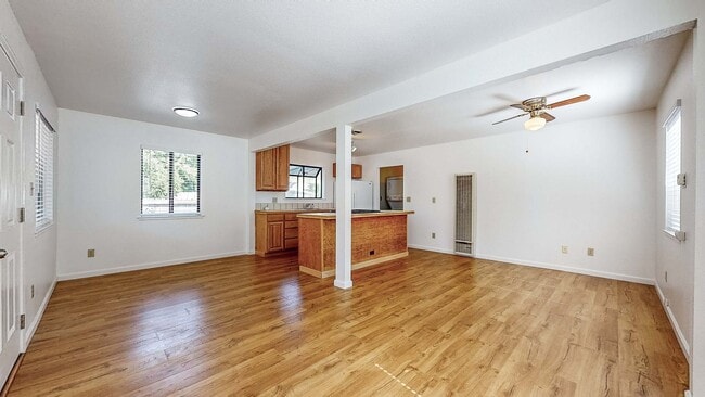 Photo - Charming 1 bedroom 1 bath Single Family home in Healdsburg! Water included!