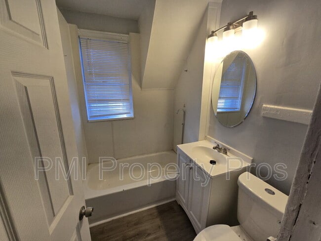 Photo - 2620A W Locust St