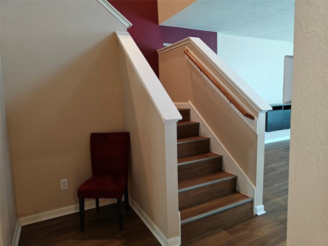 Building Photo - 7915 Moss Springs Ct